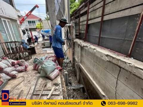 นดึงกำแพงรั้วบ้านทรุดเอียง